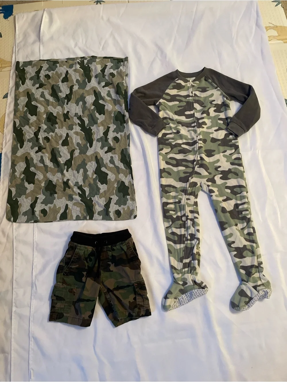 Camo Kids Footed Zippered Pajamas + Matching Pillow Case & Shorts Set, Sizes 4/5